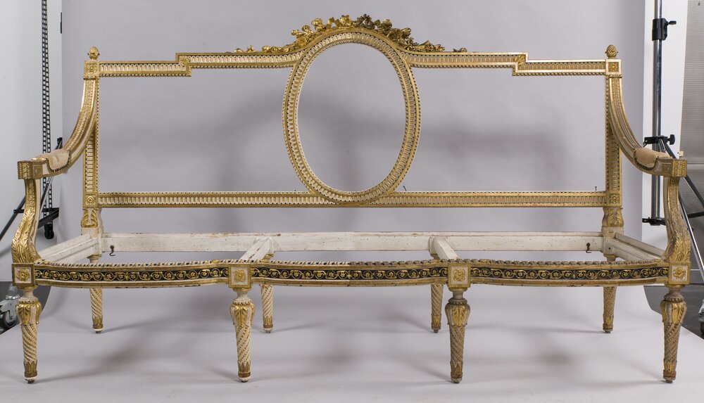 Palazzina di Caccia di Stupinigi, Divani invv. 1120, 1121 - durante il restauro