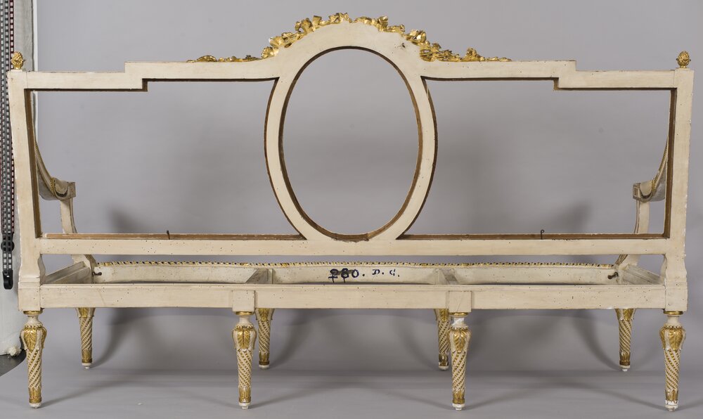Palazzina di Caccia di Stupinigi, Divani invv. 1120, 1121 - durante il restauro
