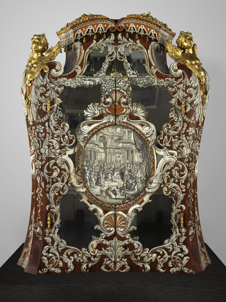 Turin, Museum of Decorative Arts Accorsi-Ometto, P. Piffetti, Folding chest of drawers with two doors (double body), inv. M39 - upper part before restoration