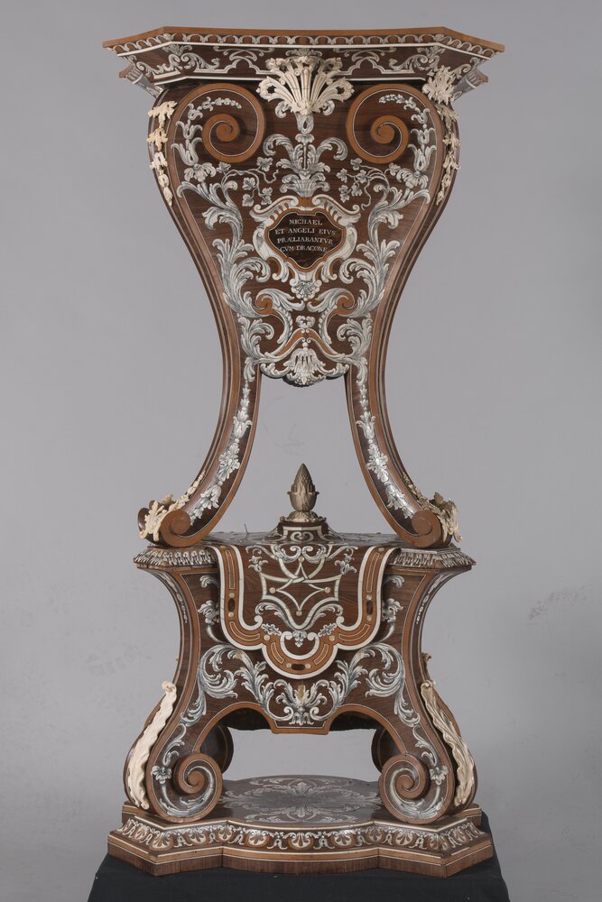 Roma, Palazzo del Quirinale, P. Piffetti, Piedistallo per san Michele, inv. PR 372 - durante il restauro