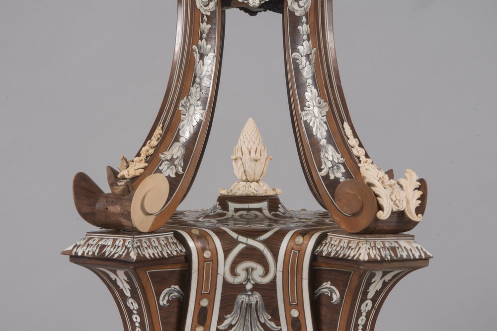 Roma, Palazzo del Quirinale, P. Piffetti, Piedistallo per san Michele, inv. PR 372 - durante il restauro