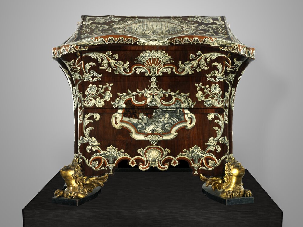 Turin, Museum of Decorative Arts Accorsi-Ometto, P. Piffetti, Folding chest of drawers with two doors (double body), inv. M39 - lower body before restoration