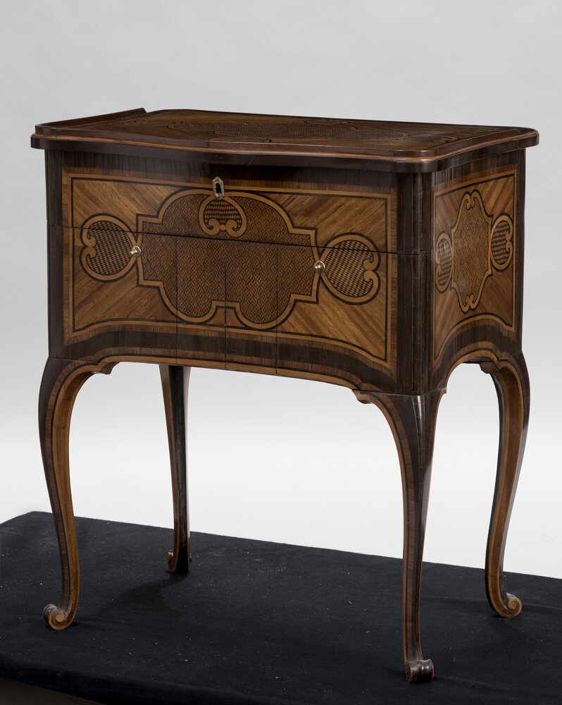 Torino, Palazzo Reale, Scrittoio da centro, inv. 2300 - dopo il restauro