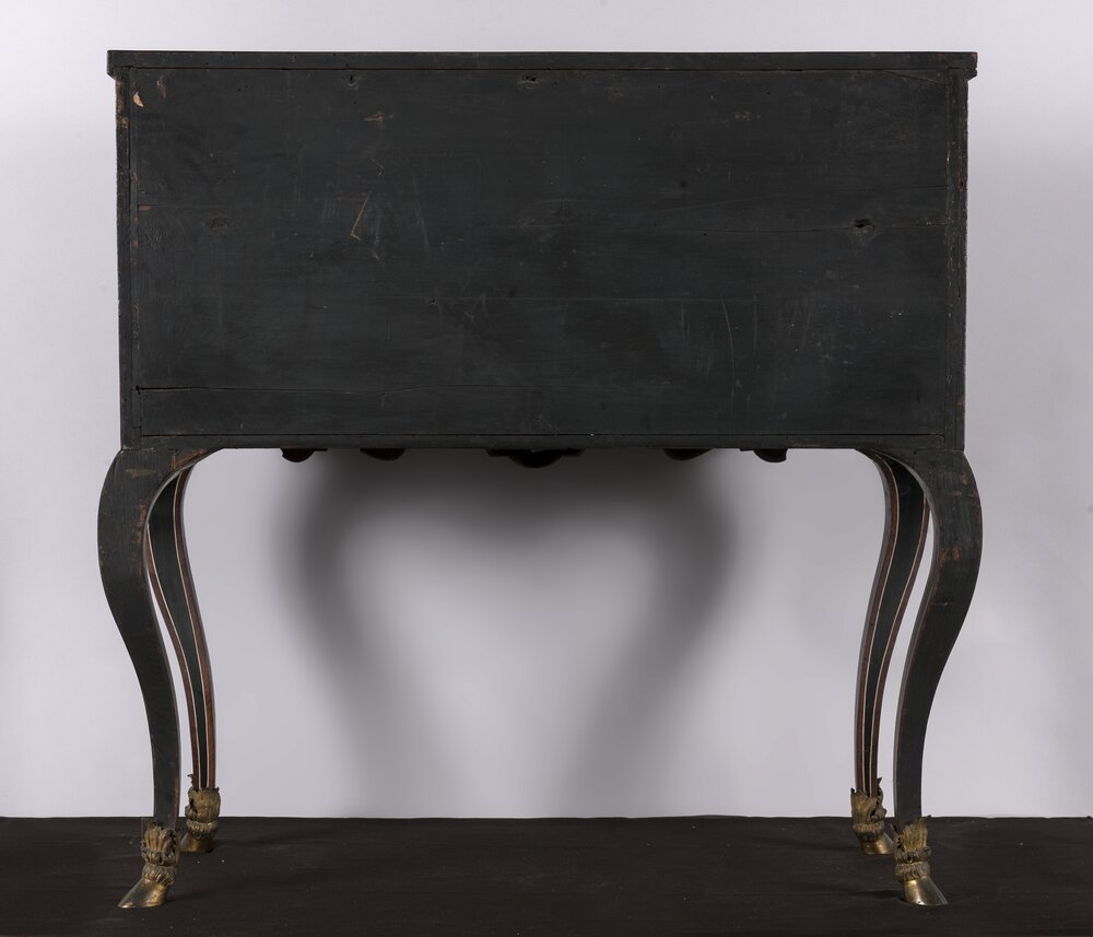 Torino, Palazzo Reale, L. Prinotto, Scrivania a ribalta con scene dell'assedio e della battaglia di Torino, inv. DC 1720 - prima del restauro