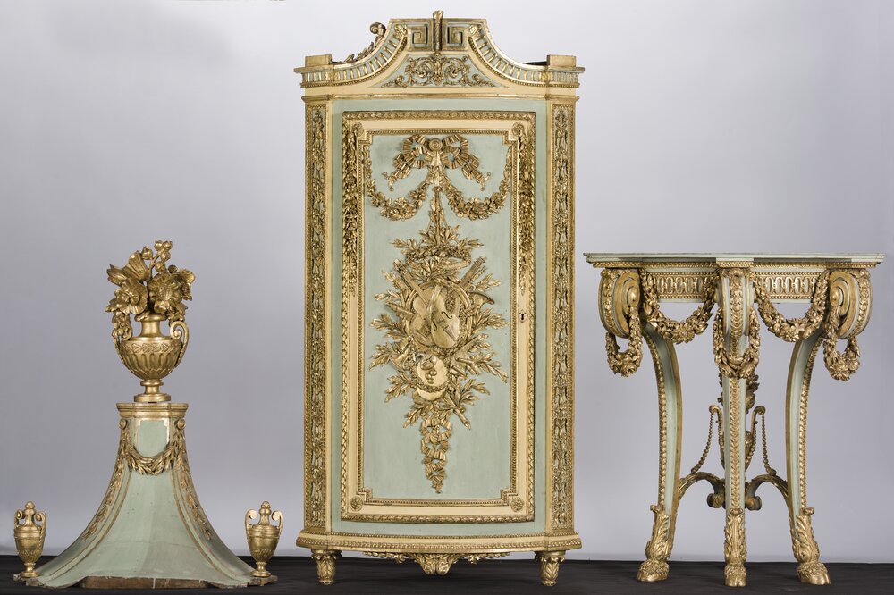 Torino, Palazzo Reale, F. Bolgiè, Angoliera con strumenti musicali, inv. 10264 - durante il restauro