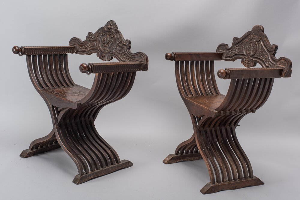 41mc04-AL-2015_Saluzzo, Castello della Manta (FAI), Coppia di sedie savonarola