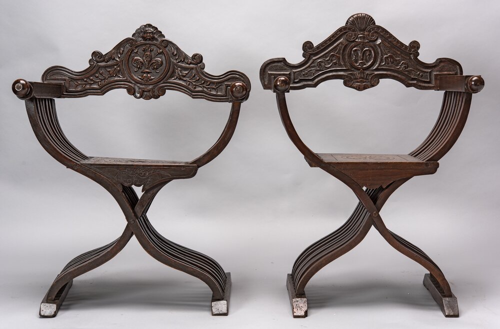 Saluzzo, Castello della Manta (FAI), Coppia di sedie savonarola - dopo il restauro