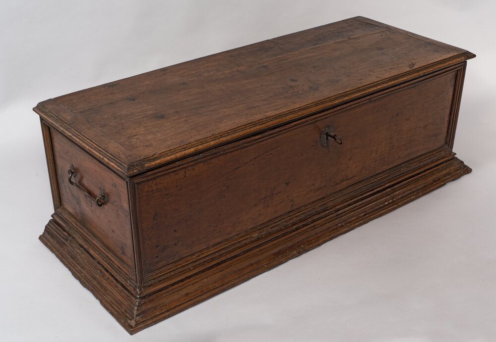 Saluzzo, Castello della Manta (FAI), Cassapanca - dopo il restauro