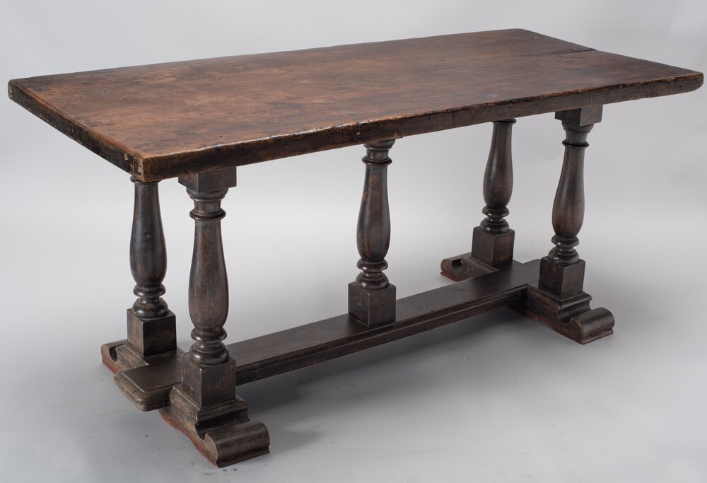 41mc05-AL-2015_Saluzzo, Castello della Manta (FAI), Tavolo tipo fratino