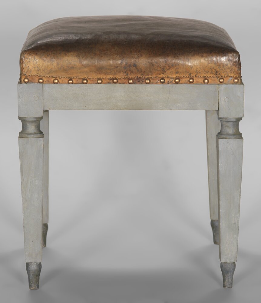 Agliè, Castello ducale, Sgabello a 4 gambe - dopo il restauro