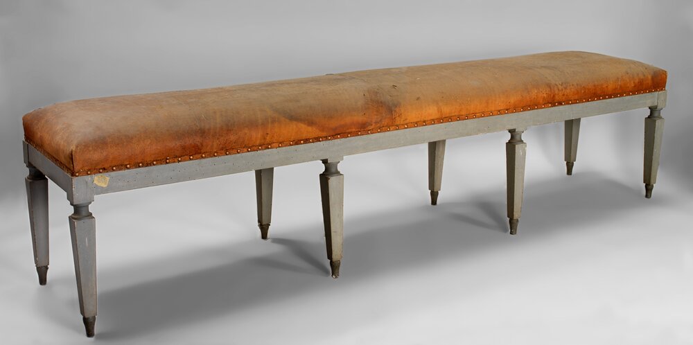 Agliè, Castello ducale, Panca a 8 gambe - prima del restauro