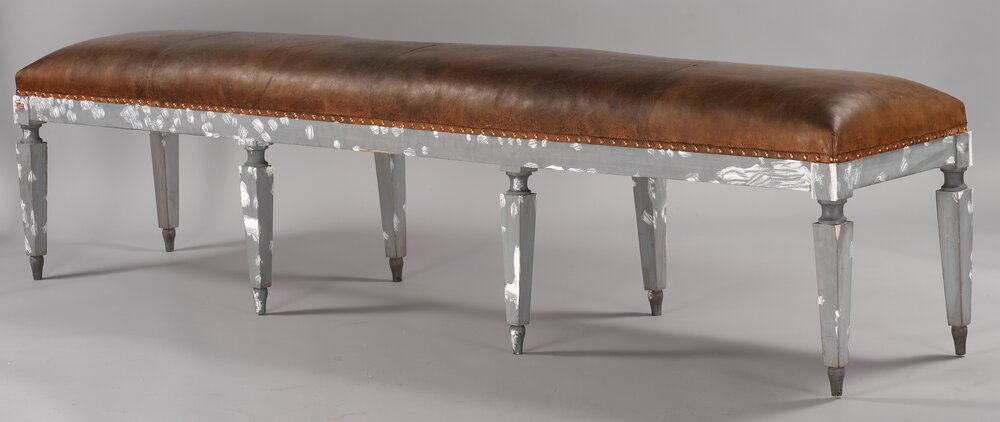 Agliè, Castello ducale, Panca a 8 gambe - durante il restauro