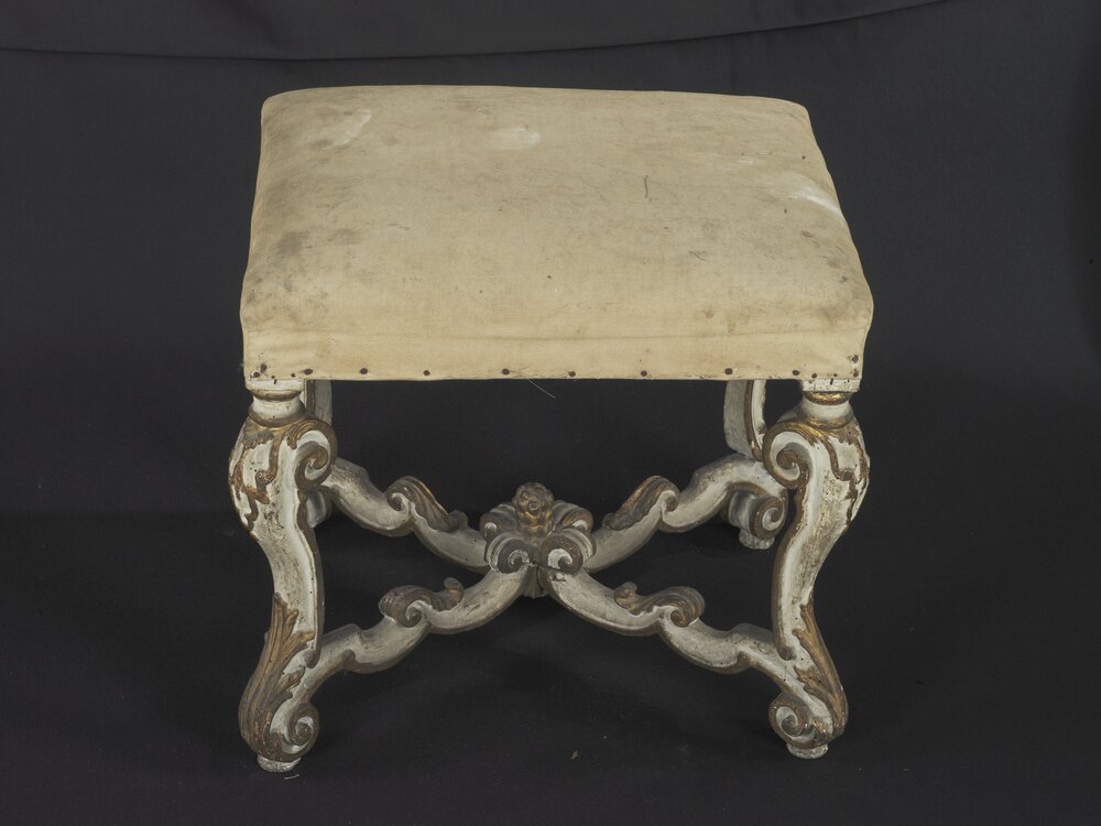 16-AL-2006_Nichelino, Stupinigi Hunting Lodge, 11 Stools, inv. 2203, 2198, 2201, 2199, 2202, 2194, 2200, 749, 2197, 2195, 2196