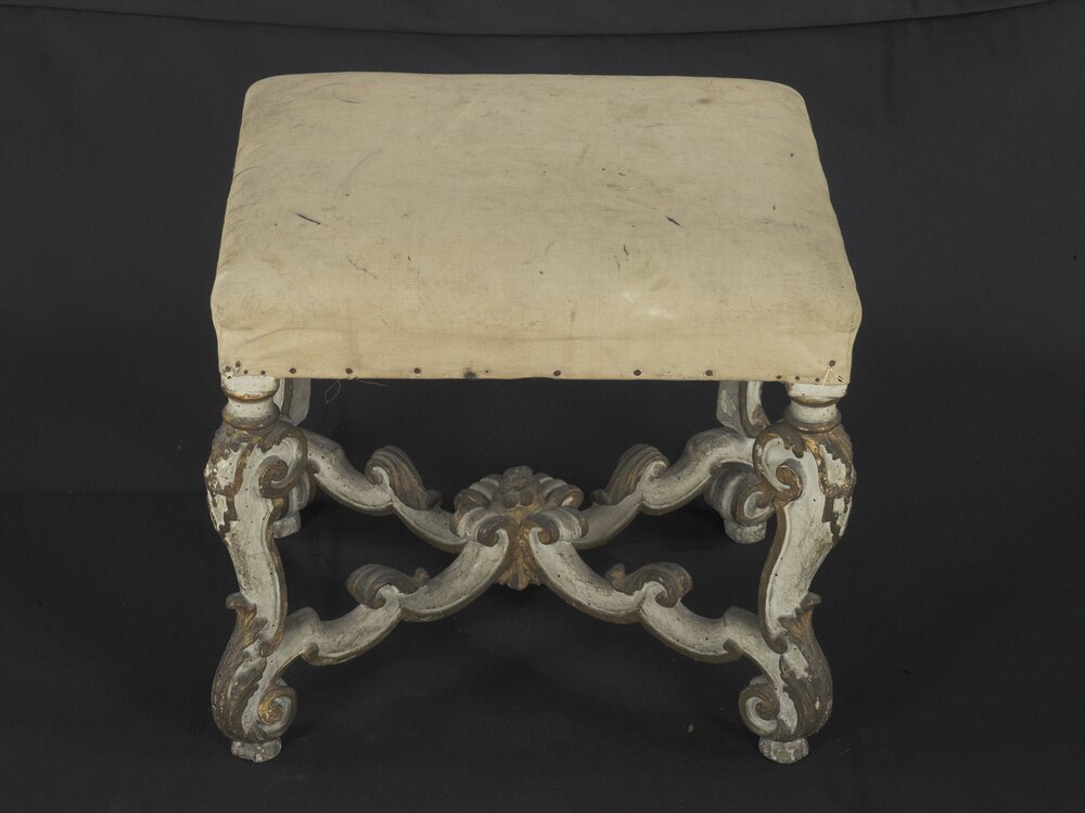 Palazzina di Caccia di Stupinigi, Sgabello inv. 2198 - prima del restauro