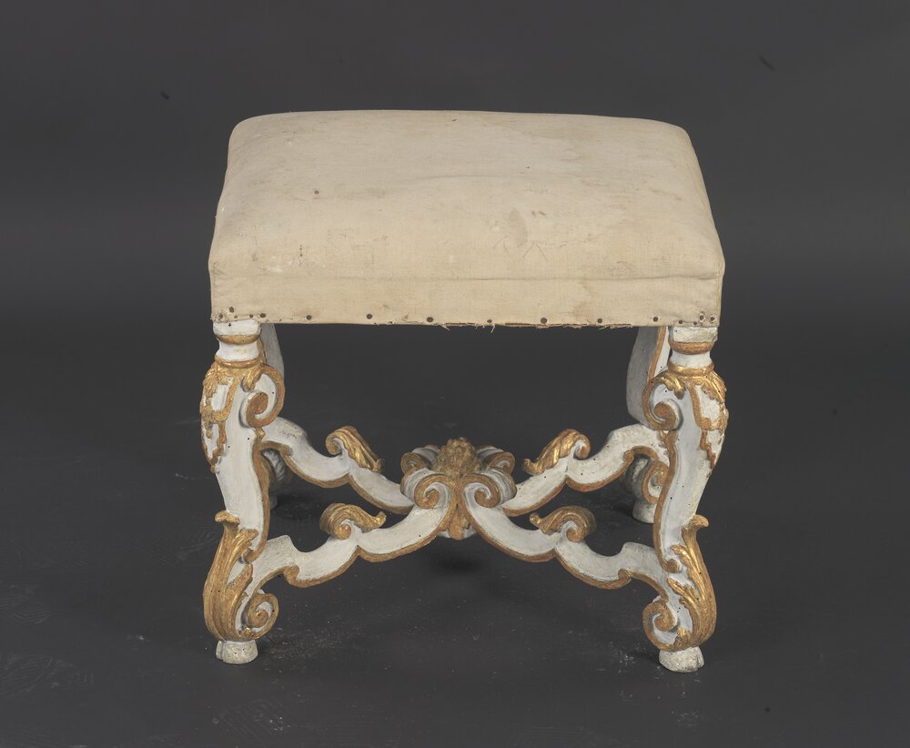 Palazzina di Caccia di Stupinigi, Sgabello inv. 2198 - dopo il restauro