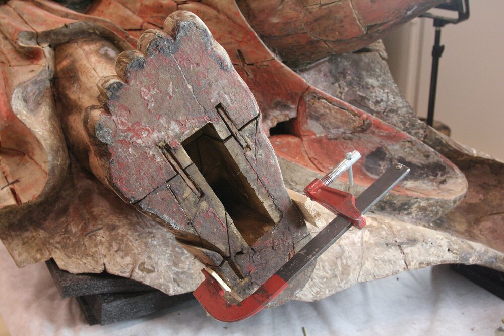 Torino, Museo d'Arte Orientale, Kongo Rikishi inv. Js/7.D - durante il restauro, riassemblaggio