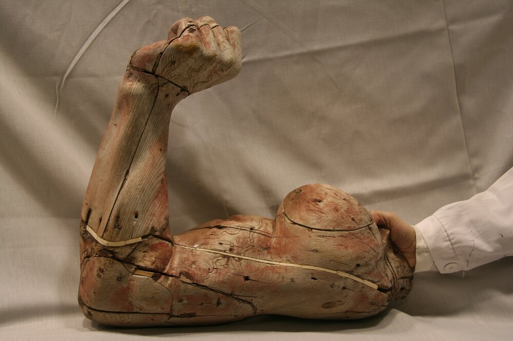 Torino, Museo d'Arte Orientale, Kongo Rikishi inv. Js/7.D - durante il restauro, consolidamento