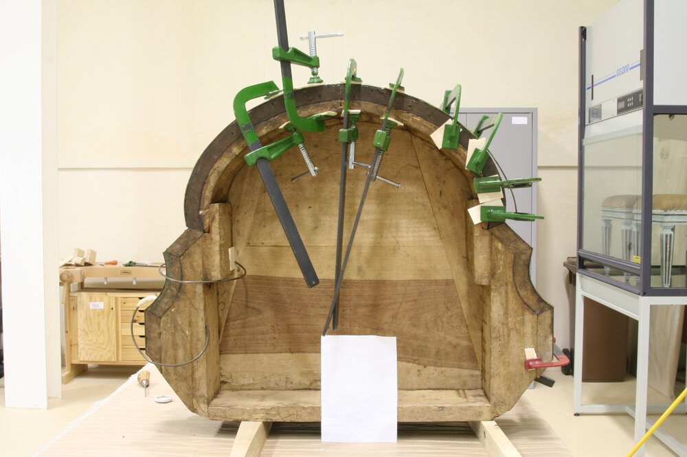 Nichelino, Stupinigi's Hunting Lodge, P. Piffetti (attr.), Kneeler, inv. 6790 - during restoration