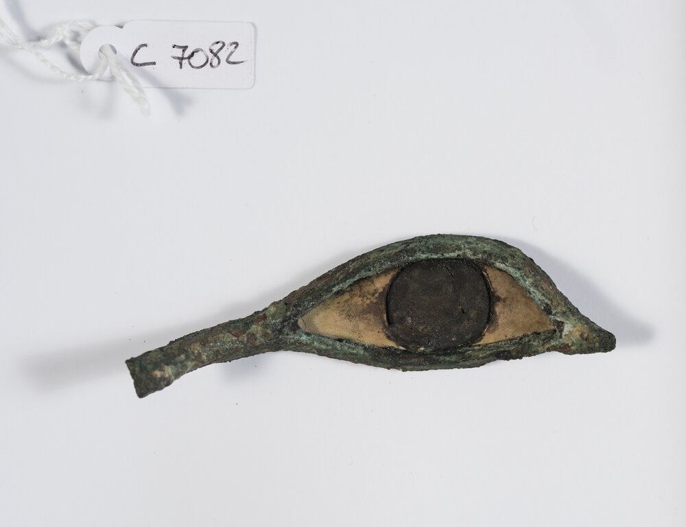 95mc-02-CM-2019_Torino, Museo Egizio, Occhio, Cat. 7082