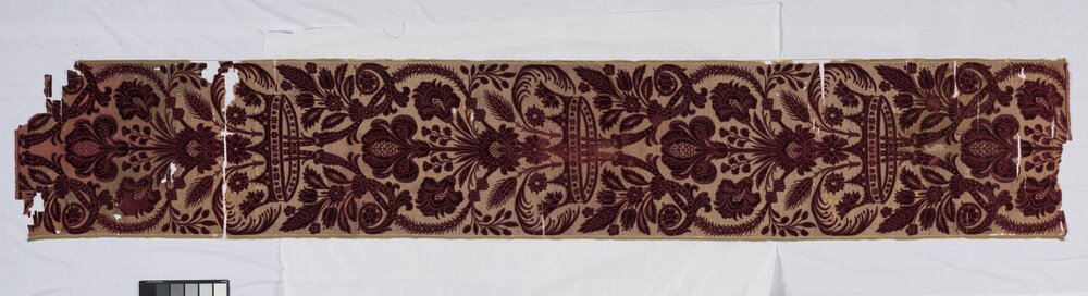 8-MT-2018_Varese, Villa Panza, Due tovaglie in velluto cesellato e operato