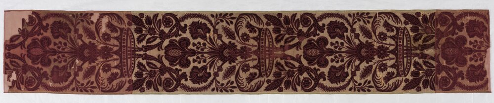 Varese, Villa Panza, Tovaglia in velluto cesellato e operato - dopo il restauro