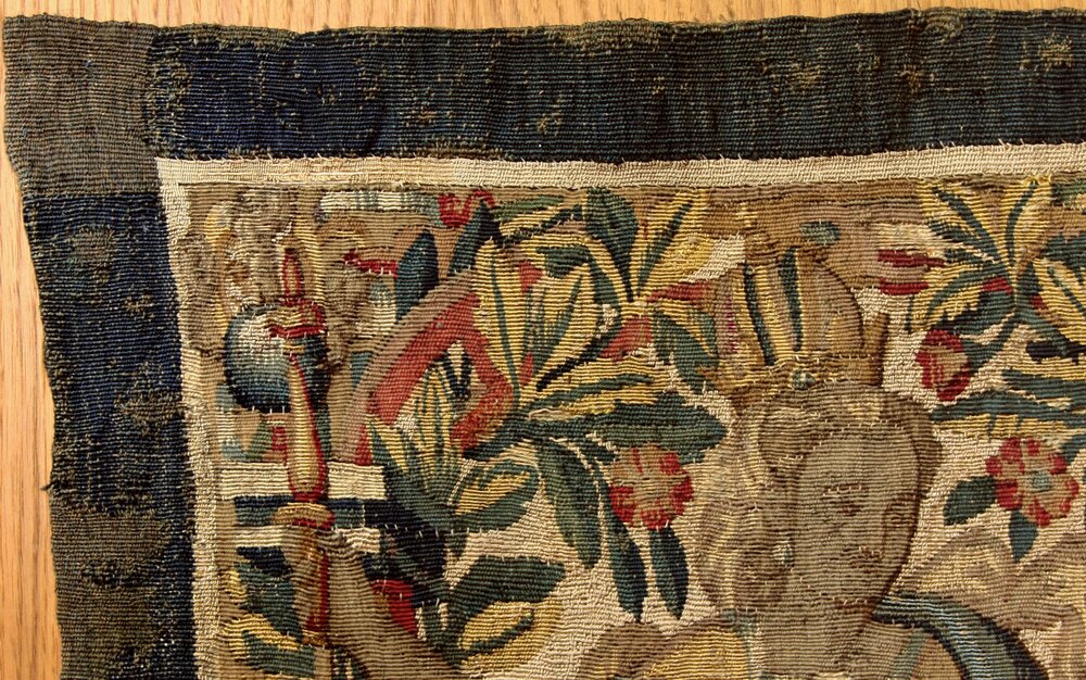 Milano, Villa Necchi Campiglio (FAI), Caccia al cervo con figure mitologiche (arazzo) - durante il restauro