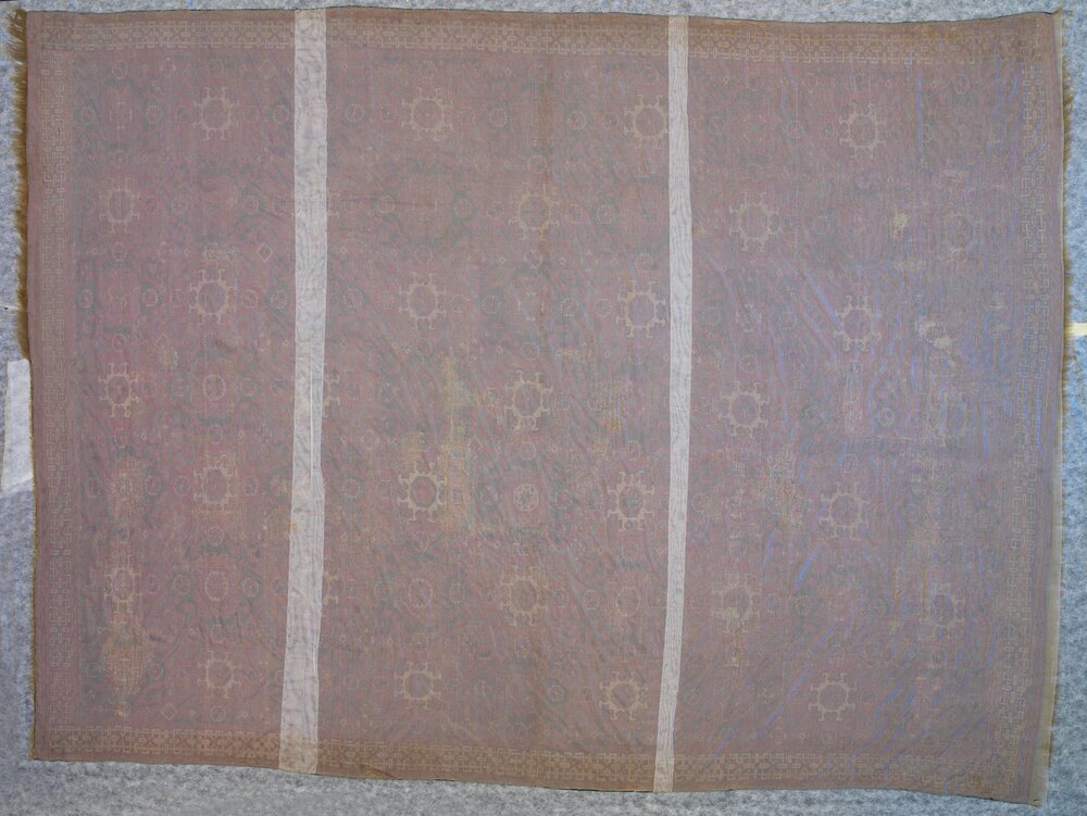 Milano, Villa Necchi Campiglio (FAI), Tappeto Ushak Holbein a piccoli disegni, verso - prima del restauro