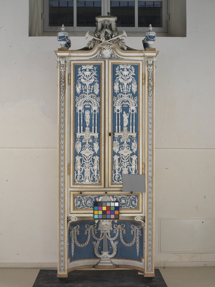 04mc03-AL-2009_Nichelino, Stupinigi Hunting Lodge, F. Bolgiè, Desk with lift, inv. 1620 