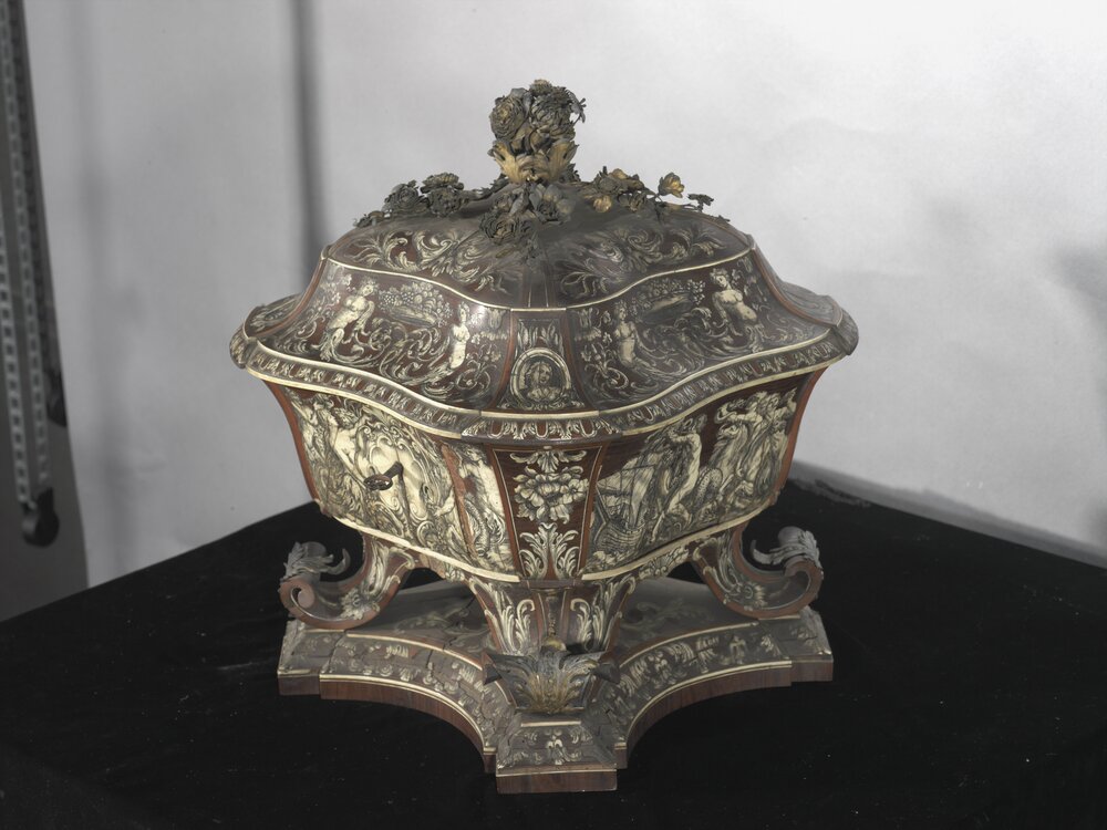 41-AL-2007_Turin, Royal Palace, P. Piffetti, Box, inv. 7099