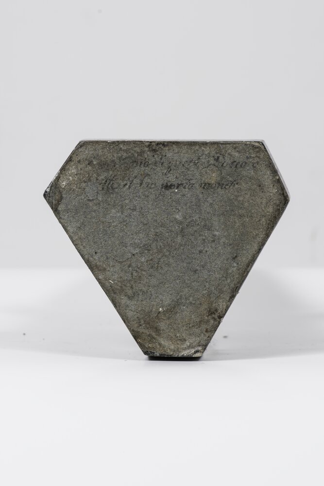 Santena, Castello Cavour, Piramide a ricordo del sacrificio del Marchese A. Cavour nella battaglia di Goito, inv. II/274 - prima del restauro