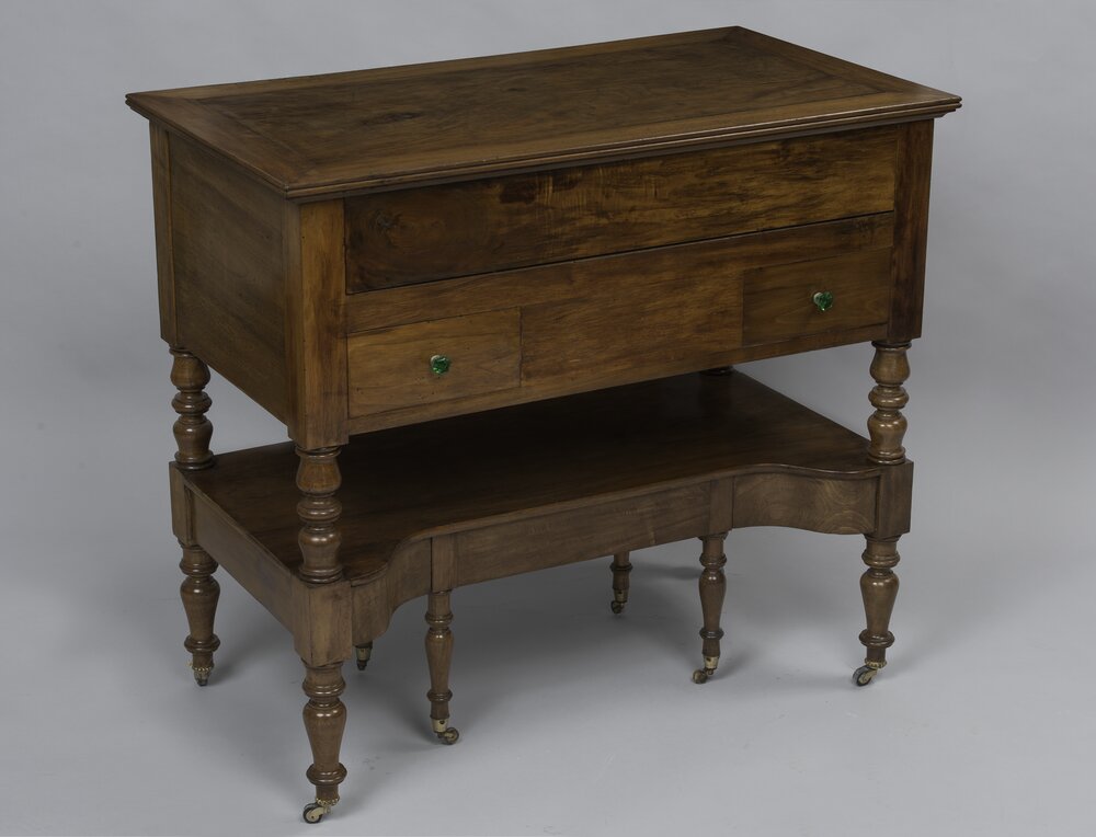 Santena, Castello Cavour, Mobile da toeletta, inv. II/258 - dopo il restauro