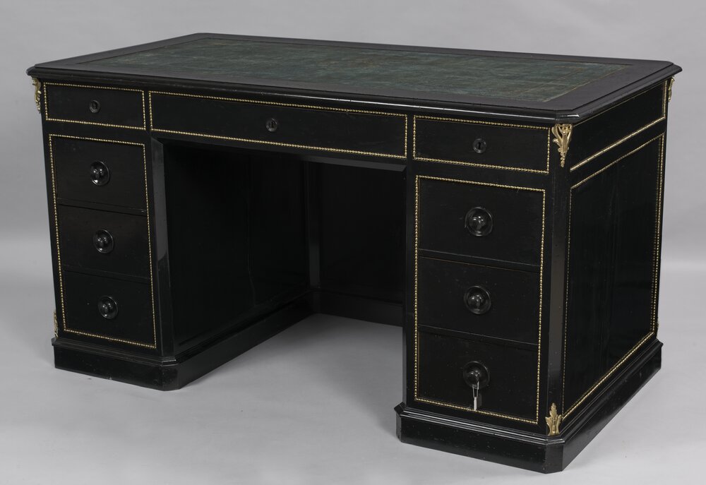 Santena, Castello Cavour, Scrivania, inv. II/264 - dopo il restauro