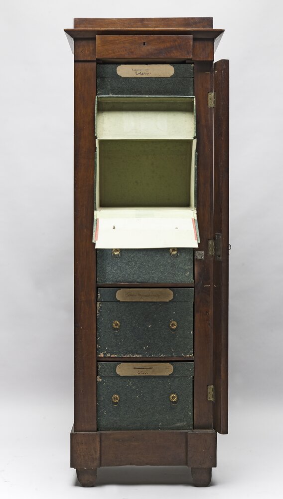 Santena, Castello Cavour, Mobile da archivio, inv. II/262 - prima del restauro