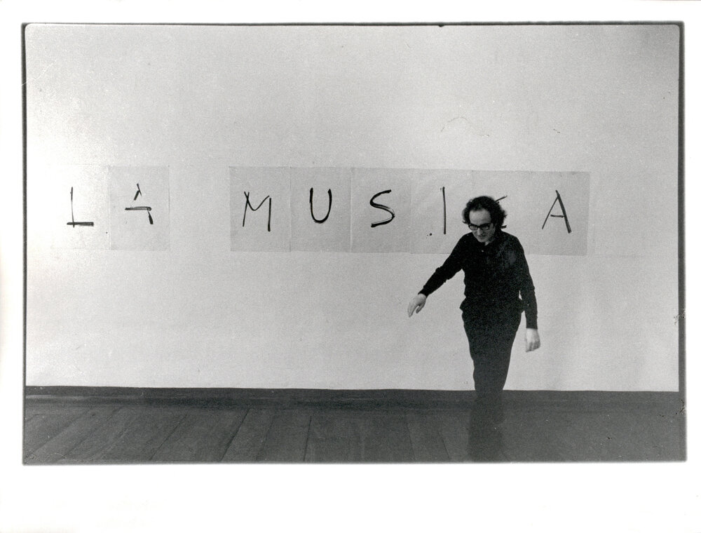 1976, 25 maggio - 30 giugno GIUSEPPE CHIARI / Mostra di fotografie e disegni degli anni '60 e 70'.
Particolare dell'allestimento espositivo.
Archivio privato di Liliana Dematteis