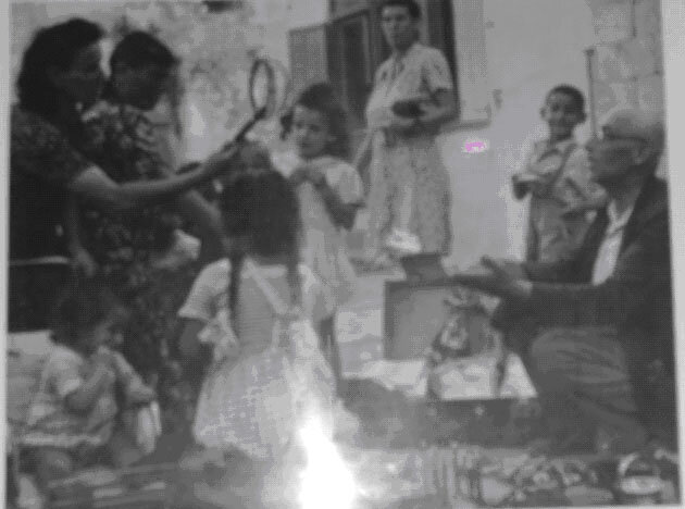 1989, 21 novembre
L'ARTISTA E LA FOTOGRAFIA / Avanguardia e sperimentazione fra le due guerre.
Mostra prodotta e svolta in contemporanea con la Galleria Martini e Ronchetti di Genova.
Robert Capa. Immagine tratta dall'archivio privato di Liliana Dematteis.